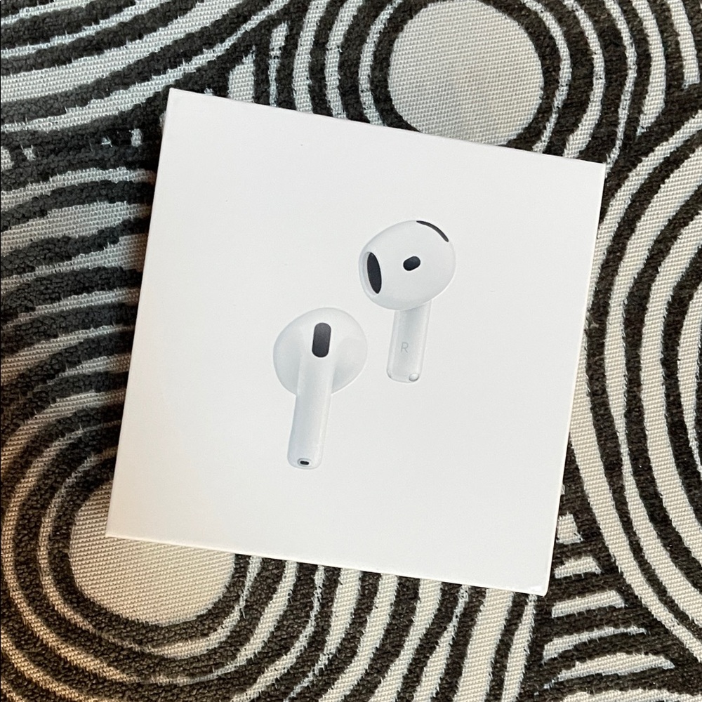 NWT!! NIB! APPLE  White AirPods 4 with Active Noise Cancellation MXP93LL/A
